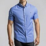 قميص تومي باللون الأزرق السماوي