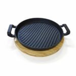 جريل شواء دائري حديد زهر مع قاعدة خشبية 27سم