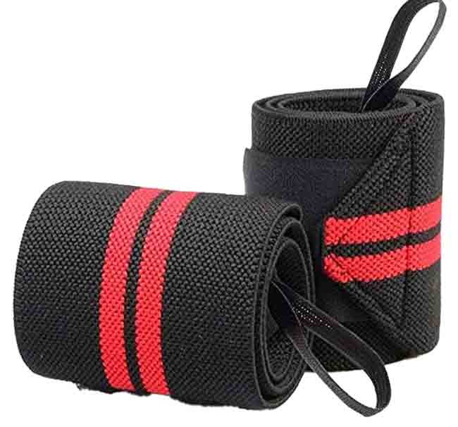 لماذا تحتاج إلى الرست باند؟ ثبات فائق للمفصل: يعمل على تثبيت عظام المعصم بشكل سليم، مما يقلل من خطر حدوث التواءات أو تمزق في الأربطة أثناء رفع الأوزان الثقيلة. قابل للتعديل (Adjustable): مزود بشريط لاصق (سكوتش) قوي جداً يتيح لك التحكم في درجة الضغط التي تناسبك وتريح يدك. خامات مريحة وتنفيسية: مصنوع من نسيج مرن يسمح بمرور الهواء، مما يمنع تراكم العرق أو حدوث حساسية للجلد مع الاستخدام المستمر. متعدد الاستخدامات: مثالي للرياضيين في الجيم (كمال أجسام، كروس فت)، ومفيد أيضاً لأصحاب الأعمال التي تتطلب استخداماً مكثفاً لليد (مثل الكتابة الطويلة أو المهن اليدوية). مقاس موحد (One Size Fits All): بفضل تصميمه المرن، يناسب جميع أحجام اليد للرجال والنساء. متانة عالية: يتحمل الاستخدام الشاق والغسيل المتكرر دون أن يفقد مرونته أو جودته. فوائد الاستخدام: تقليل آلام معصم اليد والتهابات الأوتار. زيادة الثقة أثناء شيل الأوزان (Dumbbells & Barbells). دعم اليد في حالات الإصابات الخفيفة لتسريع عملية الاستشفاء.