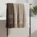 طقم فوط الفايد قطن 100% - 4 قطع - تدرج ألوان البني والكافيه - علبة هدايا ملكية