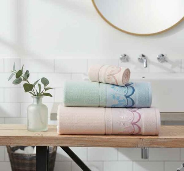 طقم فوط بافيل جوبير - 4 قطع - قطن 100% - مرصع بالدانتيل والجوبير الفرنسي الفاخر