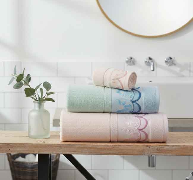 طقم فوط بافيل جوبير - 4 قطع - قطن 100% - مرصع بالدانتيل والجوبير الفرنسي الفاخر